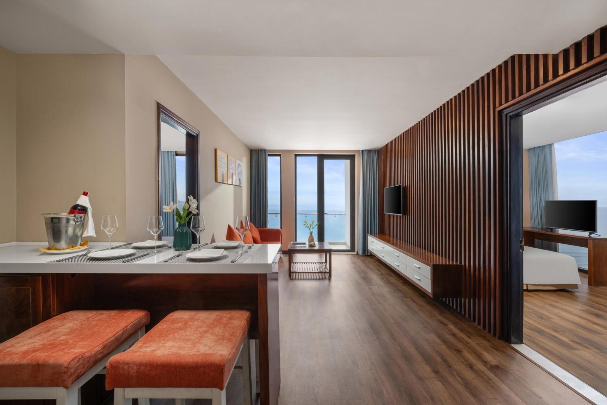 Yarra Ocean Suites Danang Exterior foto